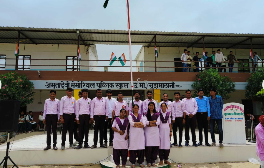 शिक्षक स्टाफ ध्वजारोहण समारोह